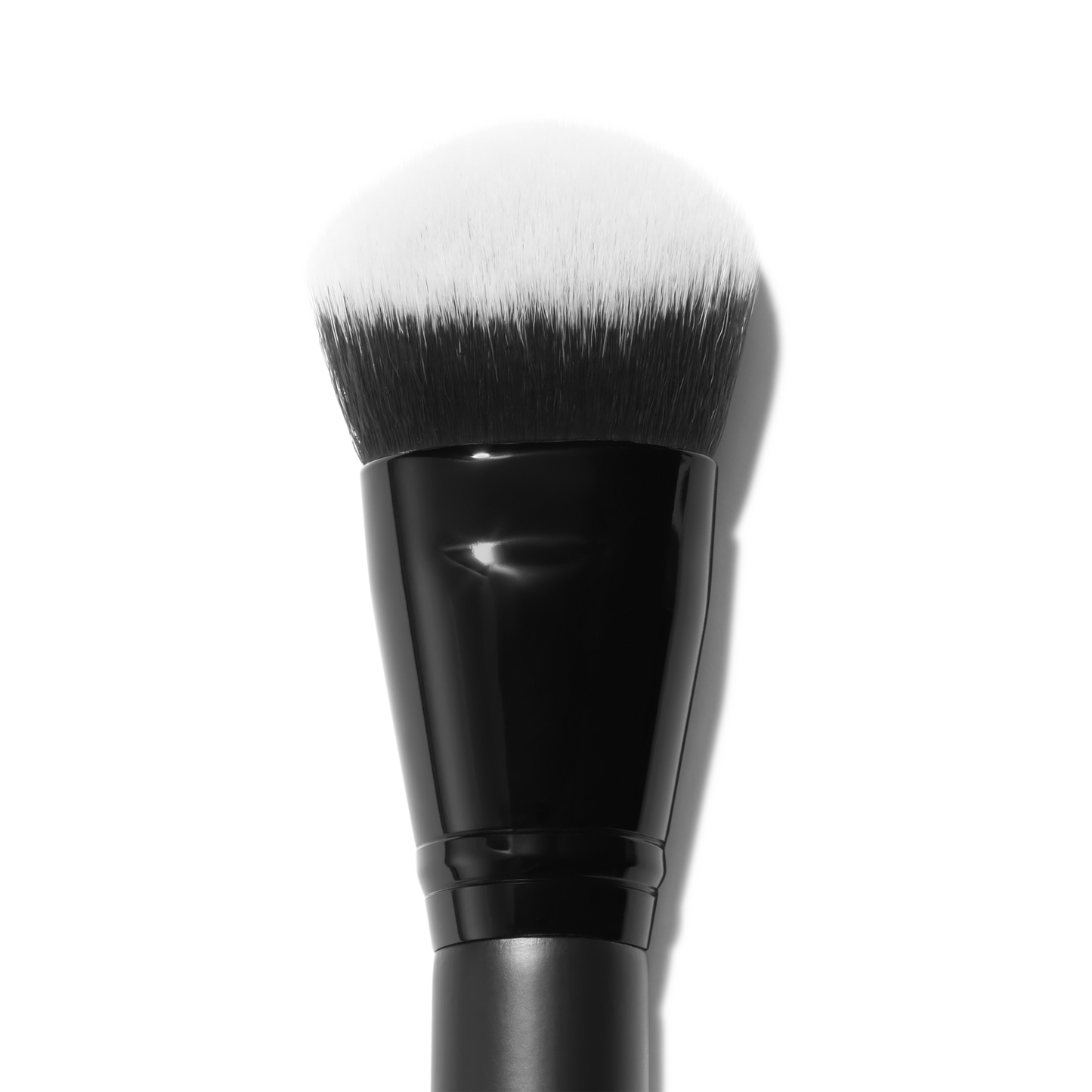 smooth-swipe-foundation-brush-p7 81456_Detail_R.png