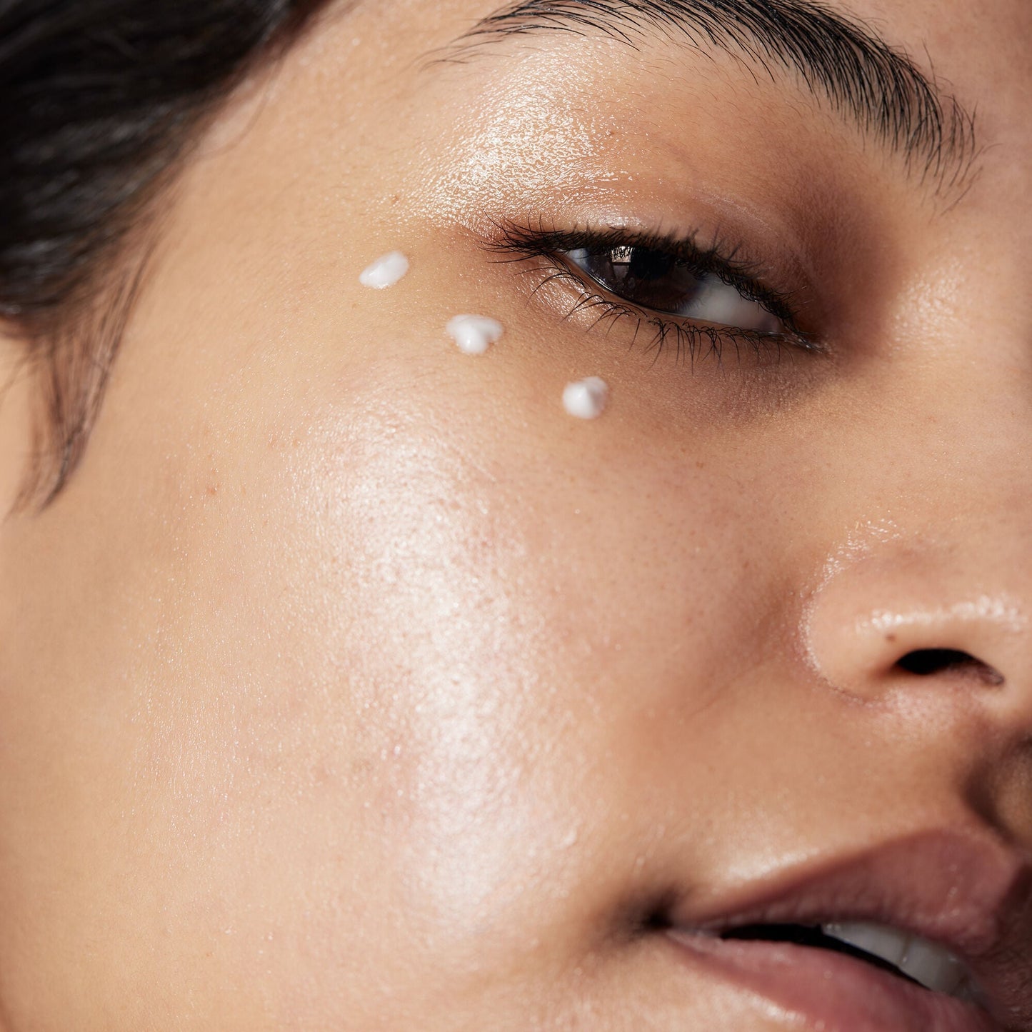 holy-hydration-eye-cream-r4 040822_Model_HH-EyeCream_116_RT1-V1_IGF_3f5819bb-8440-48d0-943c-ab2a2612d116.jpg