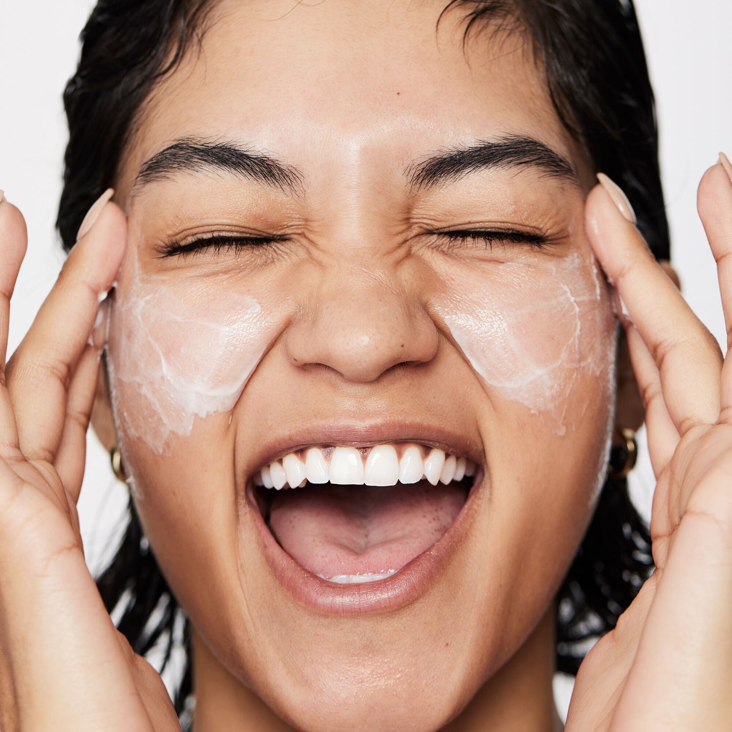 pure-skin-moisturizer-m0 040822_Model_Pure-Moisturizer_200_RT2-V1_RGB040822_Model_Pure-Moisturizer_200_RT2-V1_V1_IGF.jpg