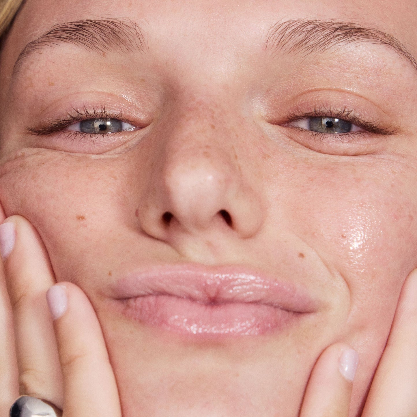 thirst-burst-pore-fecting-toner-s8 042125_SKIN_TBT_Madison_ModelApp_1086_RGB_IGF.jpg