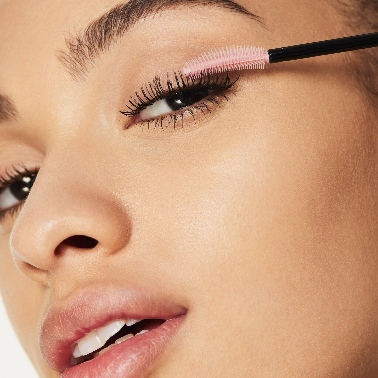 lash-n-roll-mascara-r7 052322_Adriana_LashRoll-After-Black_069_IGF_V2.jpg