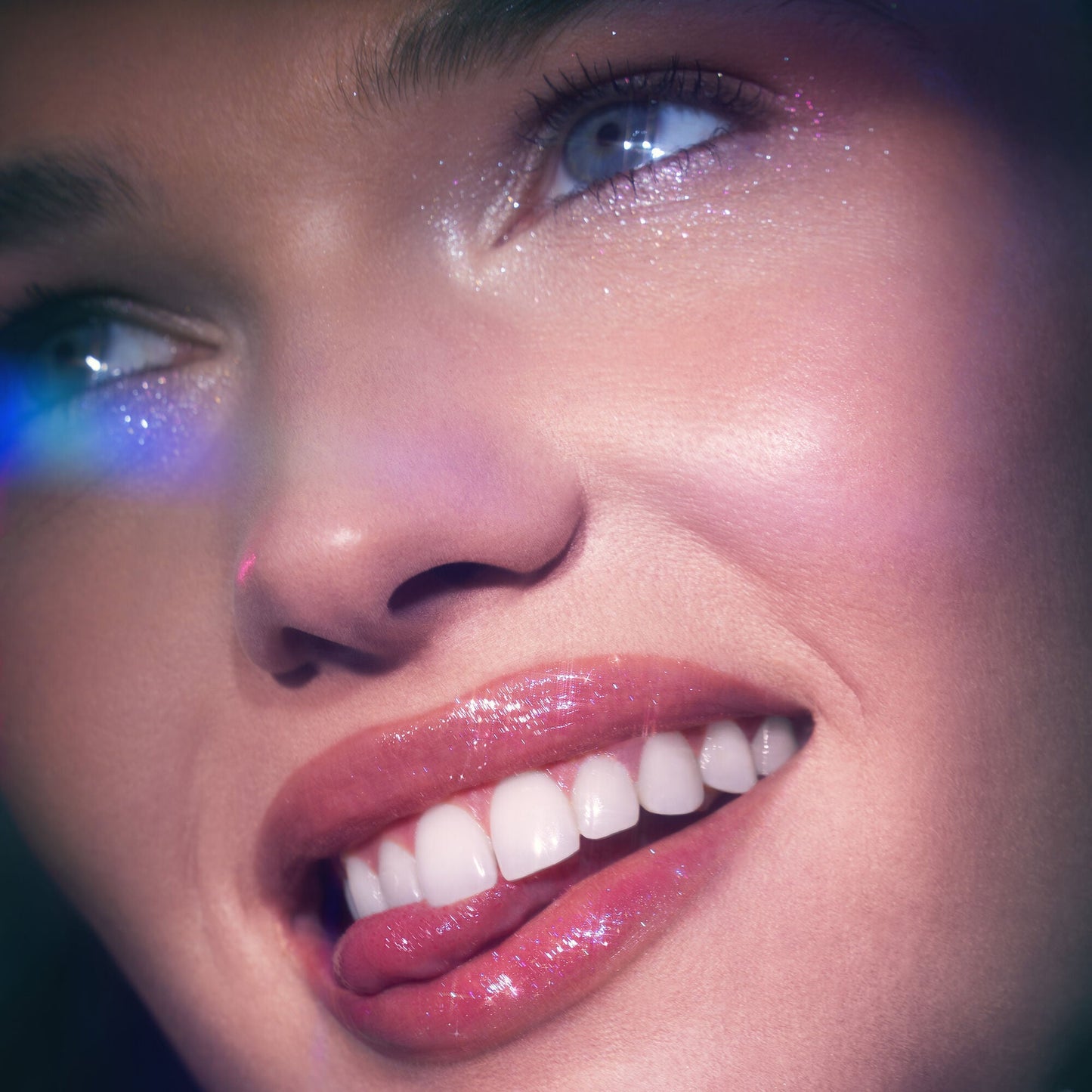 glow-reviver-lip-oil-glimmer-p8 053124_Lily_LipOil_OFace_FineAsFleck_0315_v4_RGB_IGF.jpg