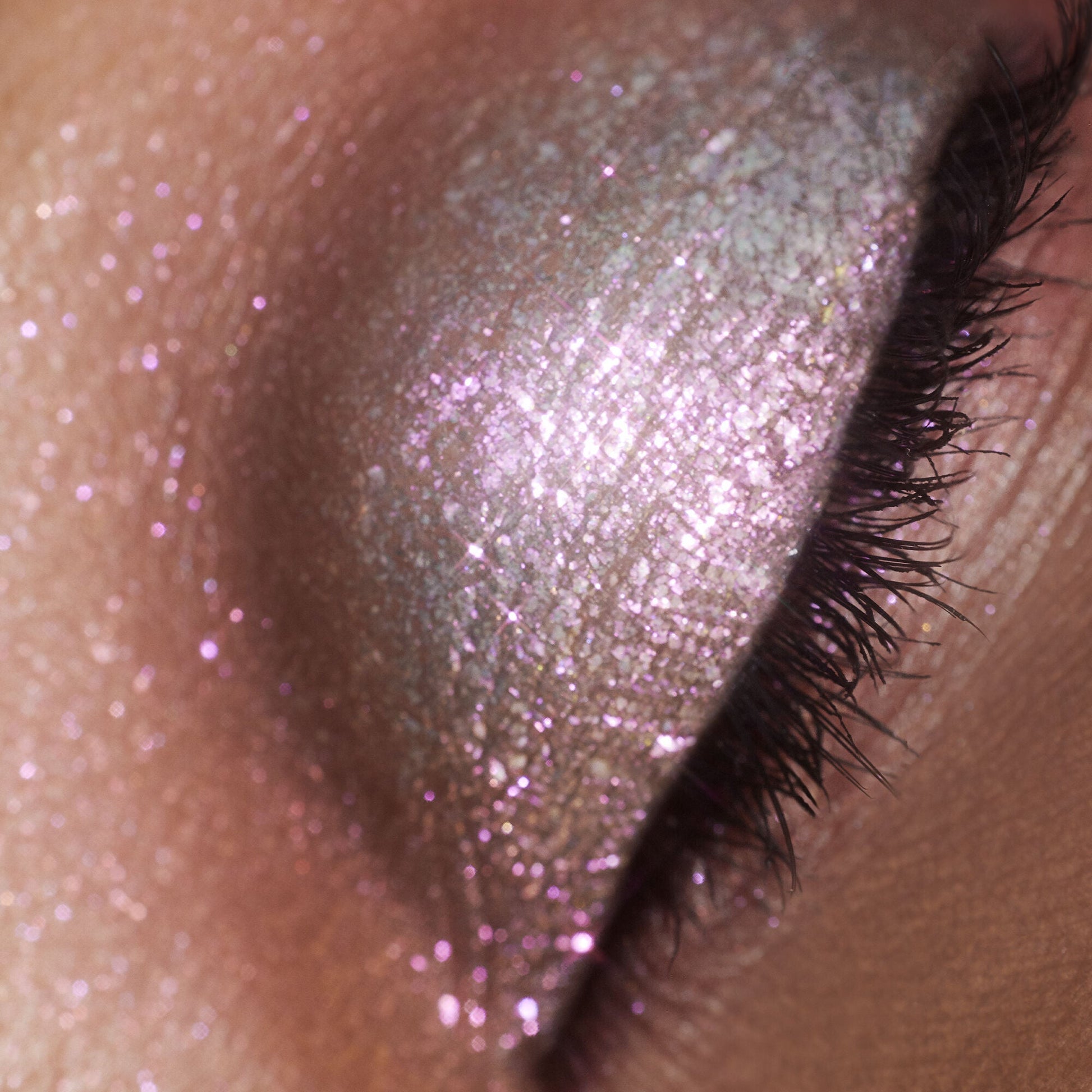 duochrome-liquid-eyeshadow-o1 061223_Chi_SparkPink_0022_FINAL_RGB_IGF.jpg