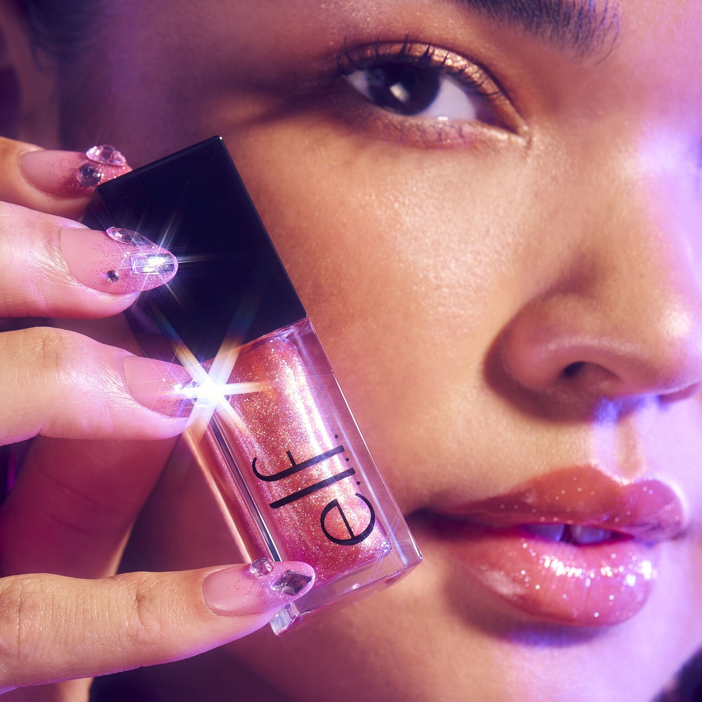 glow-reviver-plumping-lip-oil-p2 072225_Breanna_LipPlump_0391_2000x2000_0613e084-a418-44f9-b40d-c461b7a4b6db.jpg