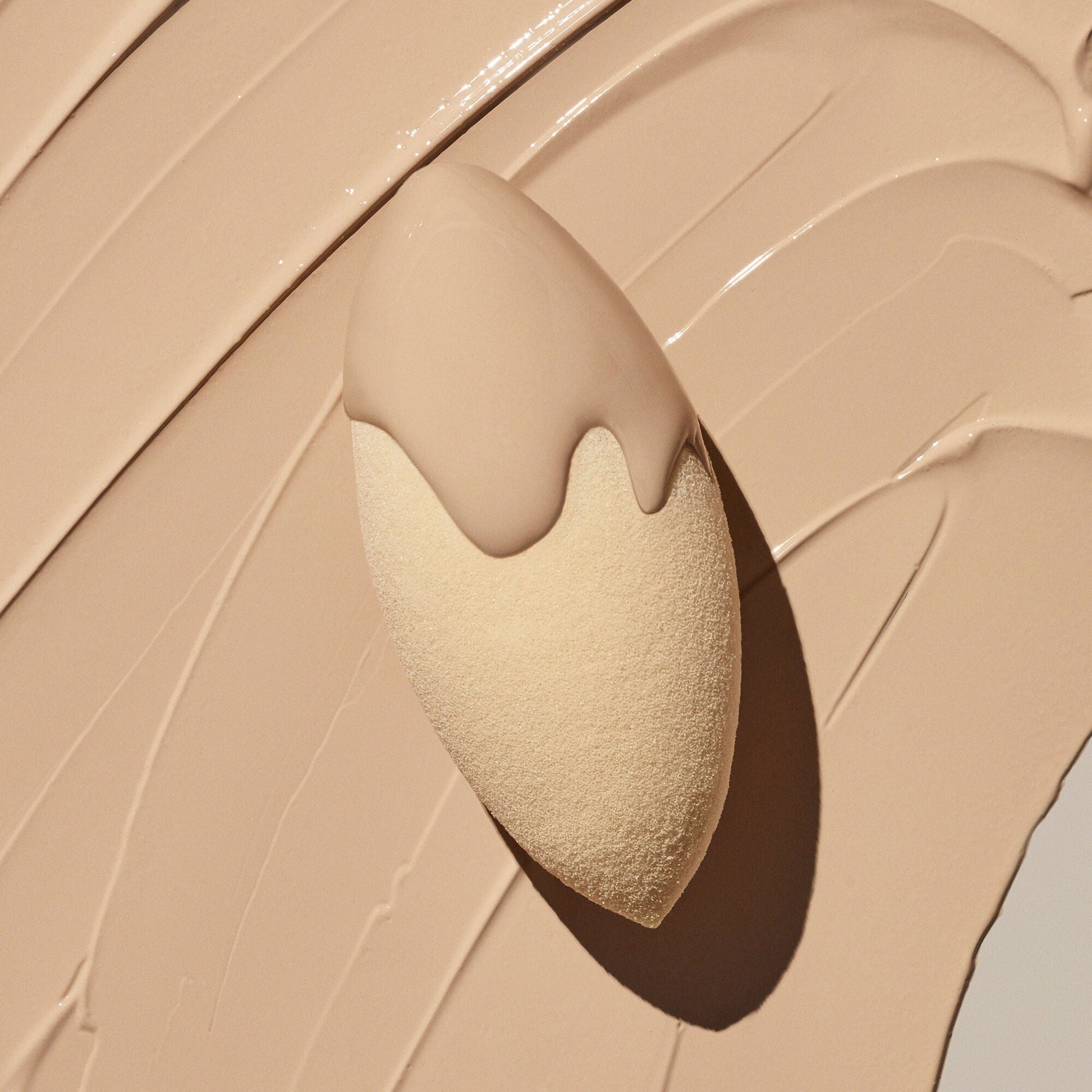camo-concealer-sponge-s7 07312020_CamoSponge_009_IGF.jpg