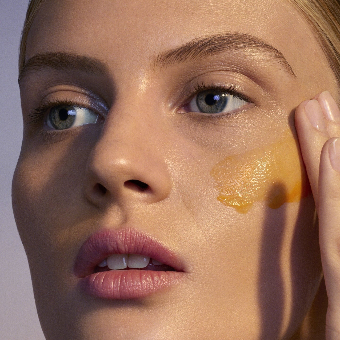 youth-boosting-advanced-night-retinoid-serum-regular-w3 080222_Florence_ANR_0403_IGF_V2.jpg
