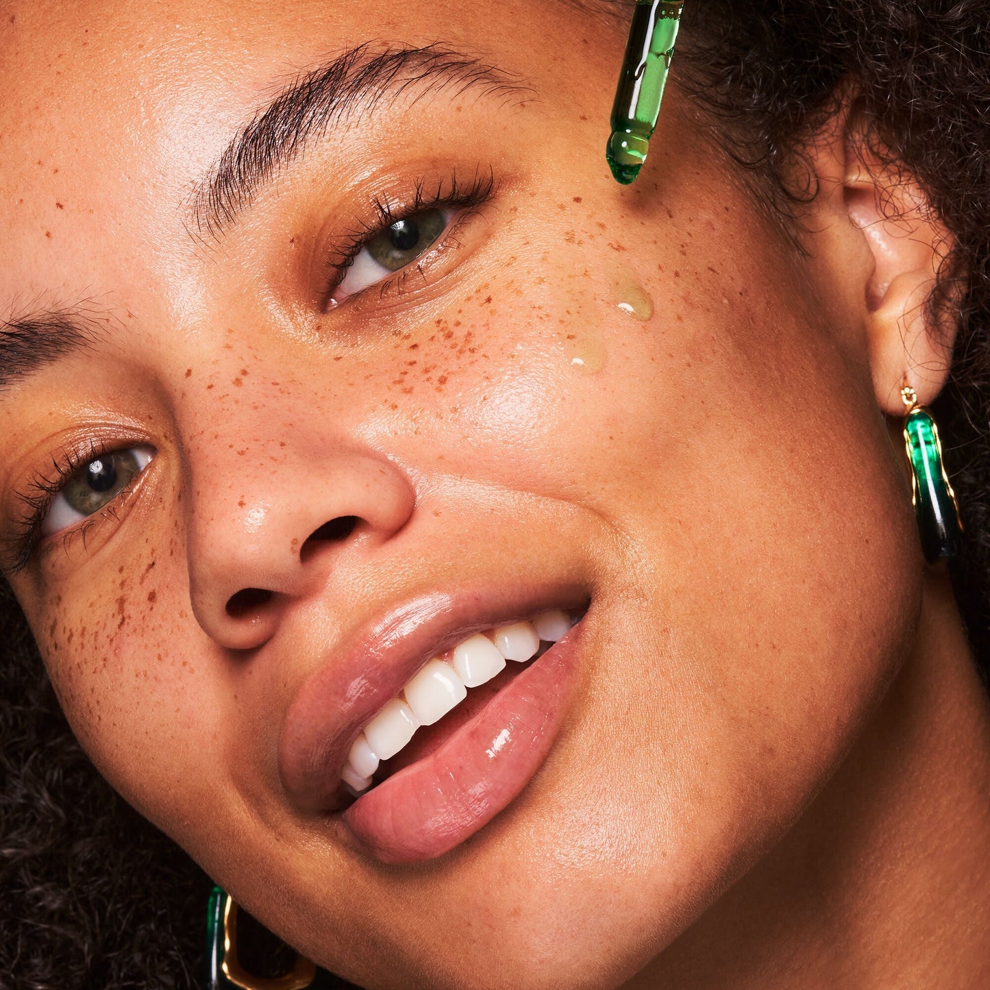 plz-clarify-facial-oil-d3 100924_SKIN_Drew_PlzC_App_005_v1_RGB_IGF.jpg