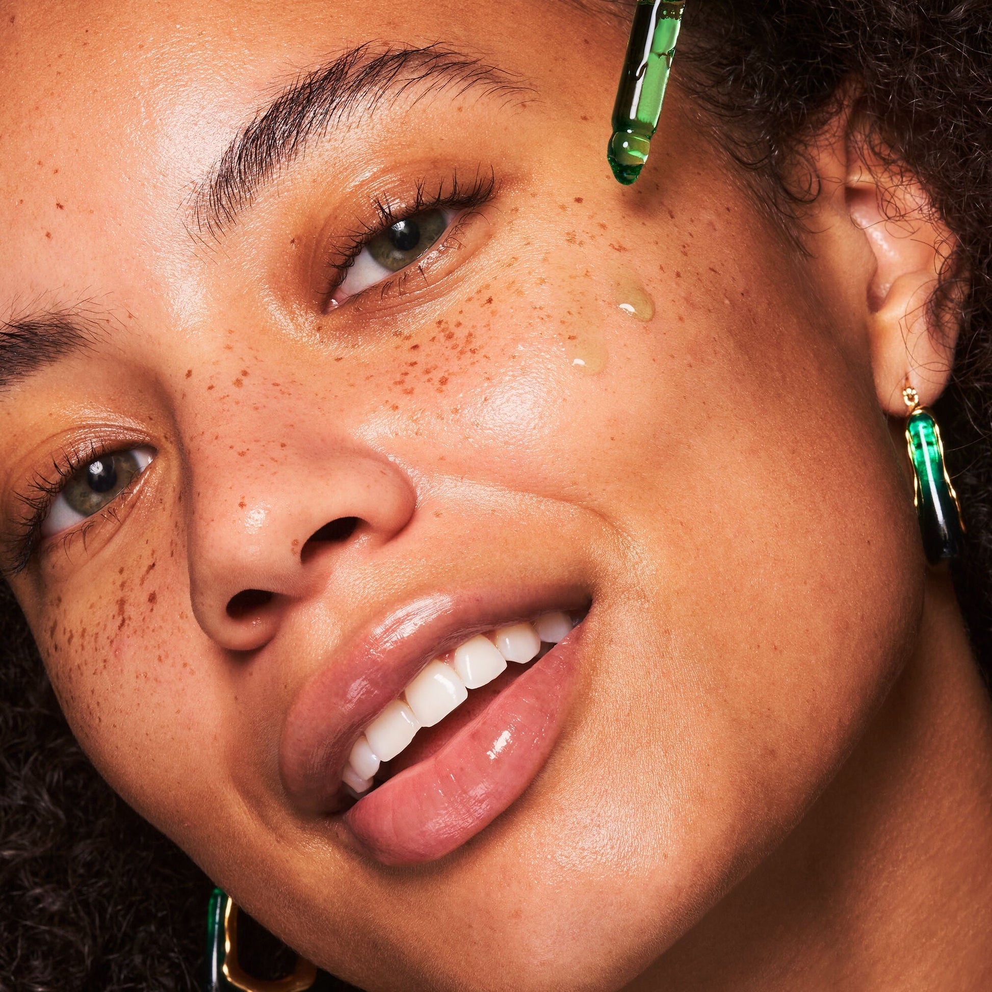plz-clarify-facial-oil-d3 100924_SKIN_Drew_PlzC_App_005_v1_RGB_IGF.jpg