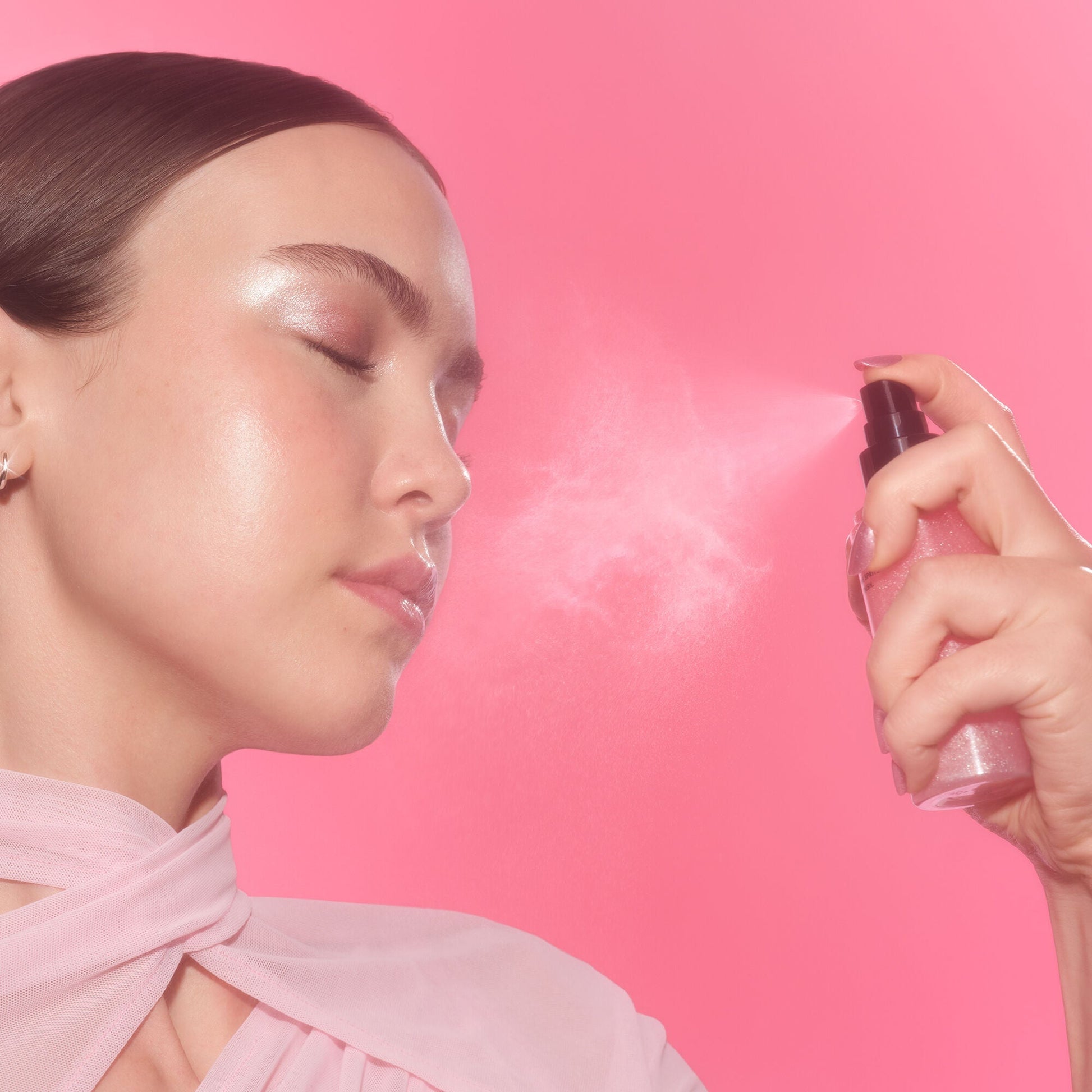 power-grip-rose-setting-spray-s3 102225_Haley_PG_Pink_App_038_v3_RGB_IGF_afa202e0-e395-4ab2-8641-8545bdabb8f6.jpg