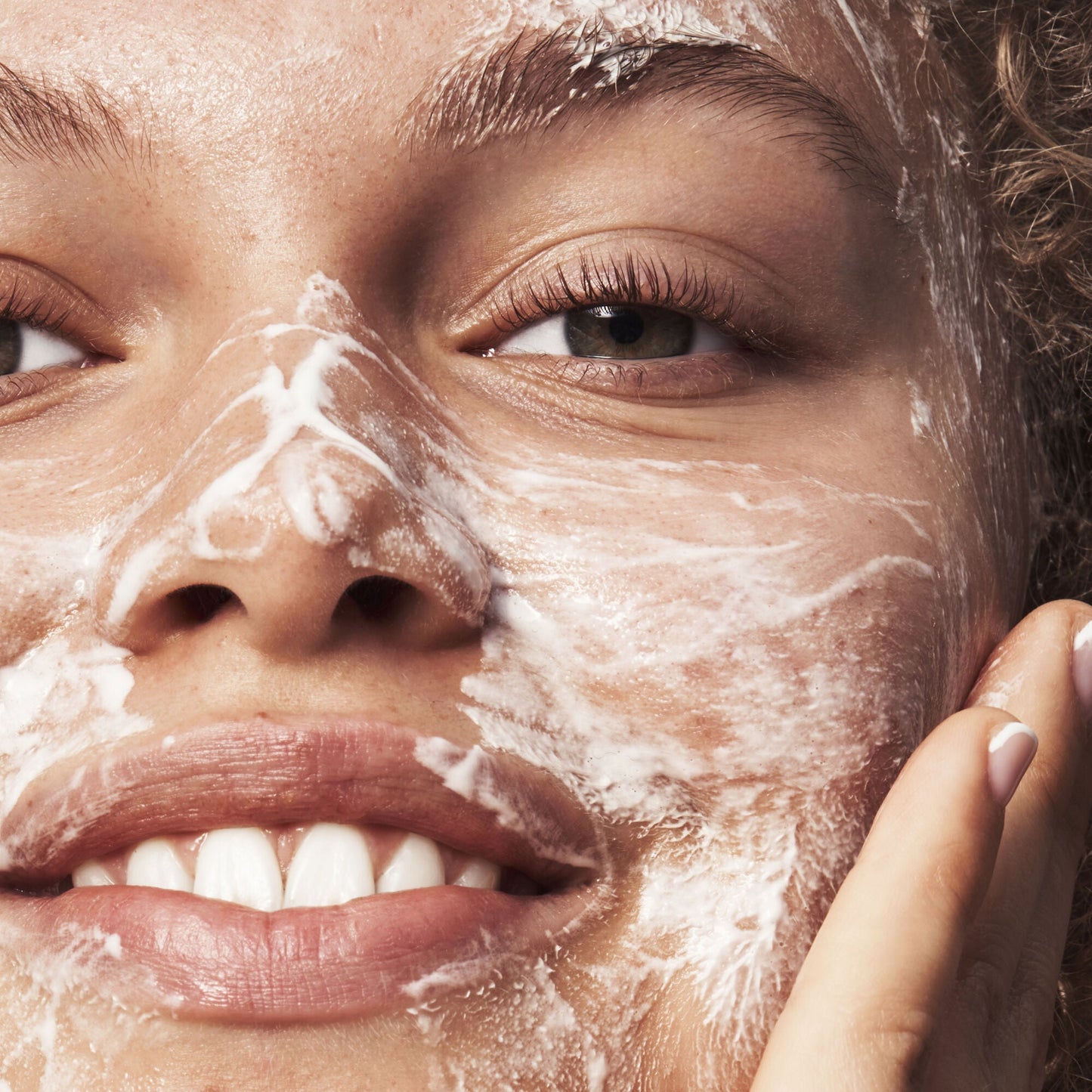 blemish-breakthrough-acne-calming-water-cream-mini-k8 121321_Marley-Acne-Regimen_0117_FINAL_IGF_7be73b38-8681-4e47-be60-37d940df0d6e.jpg