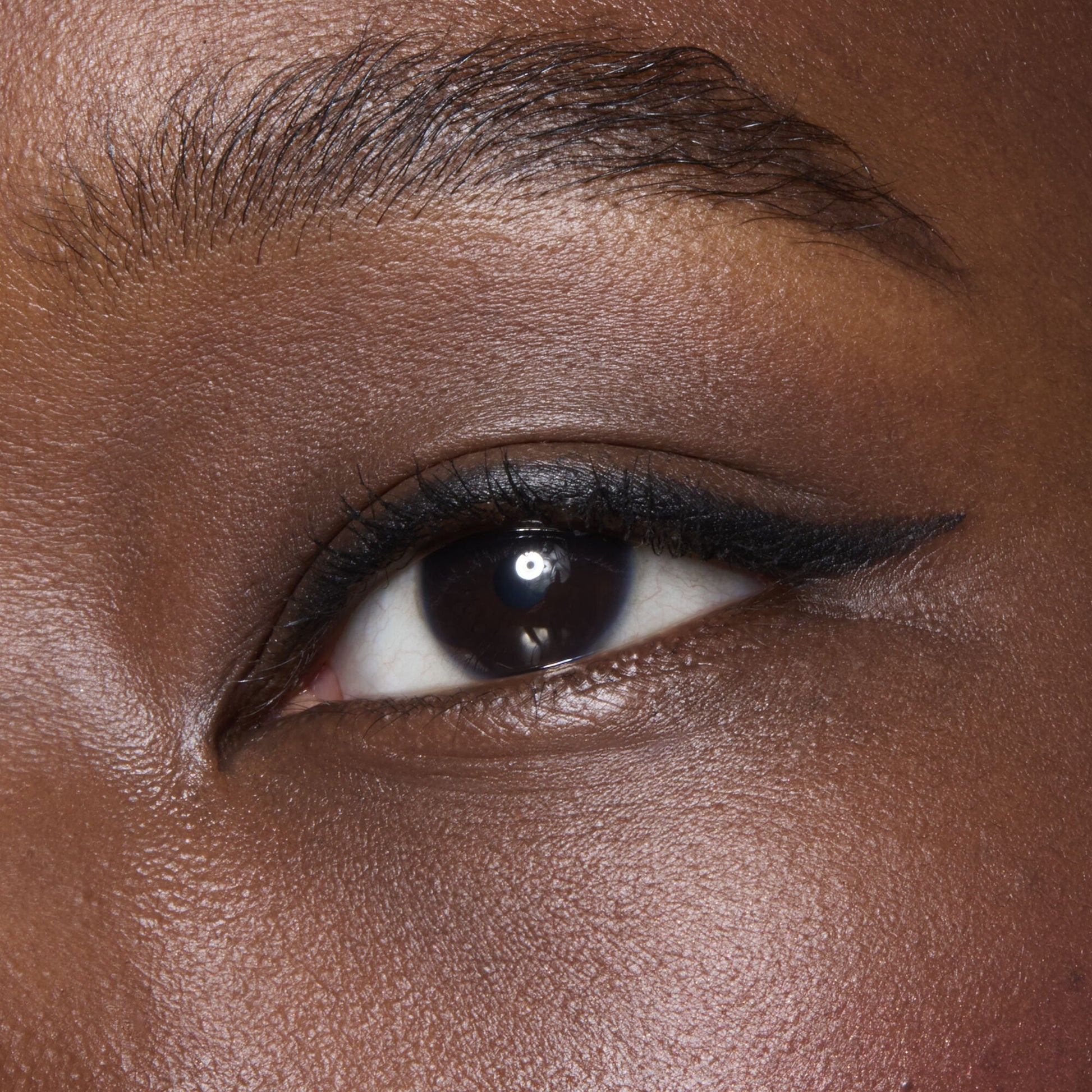 no-budge-retractable-eyeliner-w4 81330_NO_BUDGE_RETRACTABLE_EYELINER_BLACK_BILLIE_0062_V2.jpg