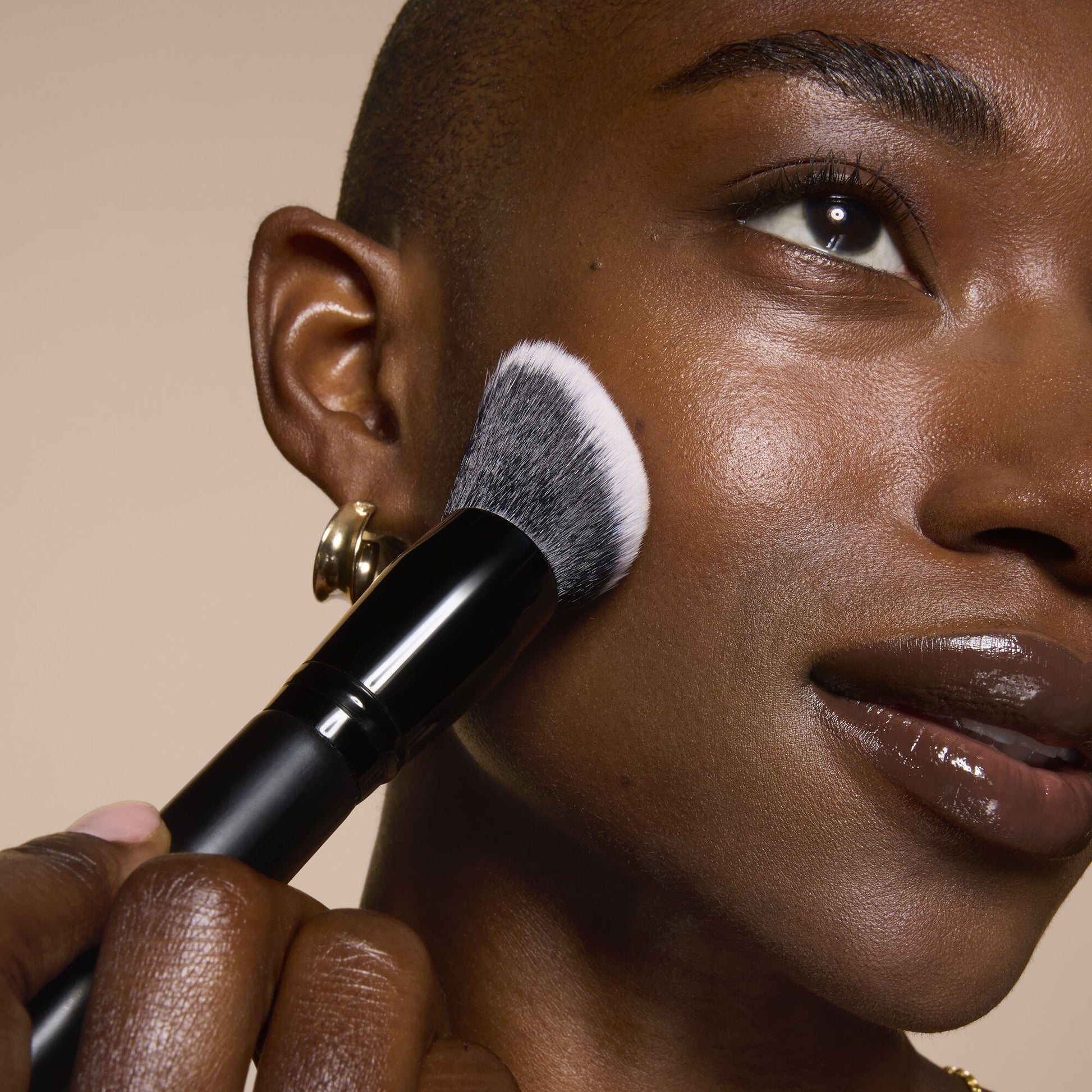 smooth-swipe-foundation-brush-p7 81456_MOM_SMOOTH_SWIPE_FOUNDATION_BRUSH_TOOL_SHOT_IYANNA_0169_V4.jpg