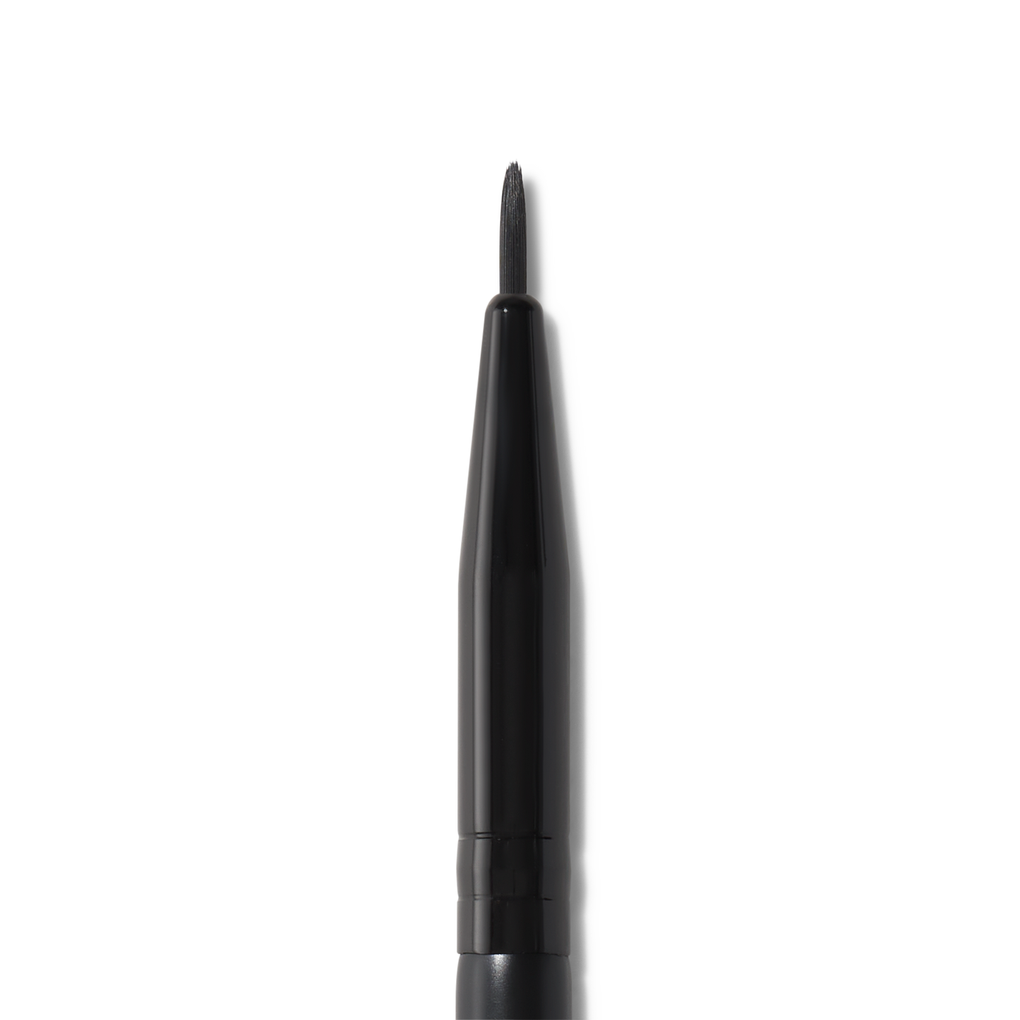 ultra-fine-eyeliner-brush-r6 81915_detail_R.png