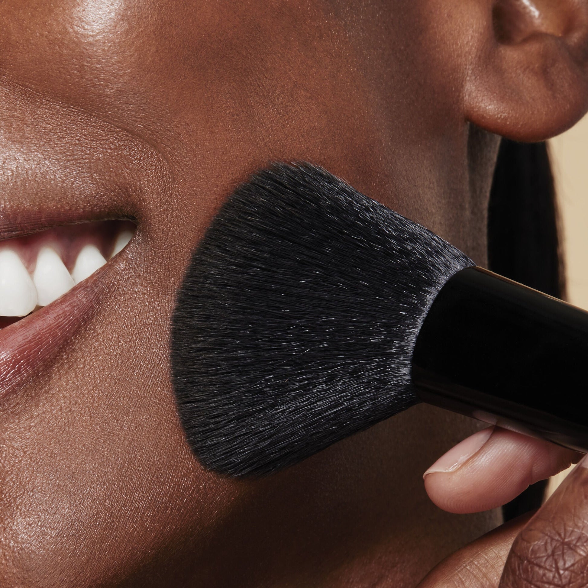 full-face-and-eye-makeup-brush-set-with-travel-case-t3 84674_FULL_FACE_EYE_BRUSH_SET_POWDER_BRUSH_DJ_0118.jpg